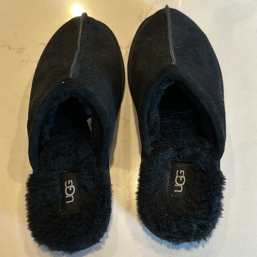 Bran new UGG slippers never worn